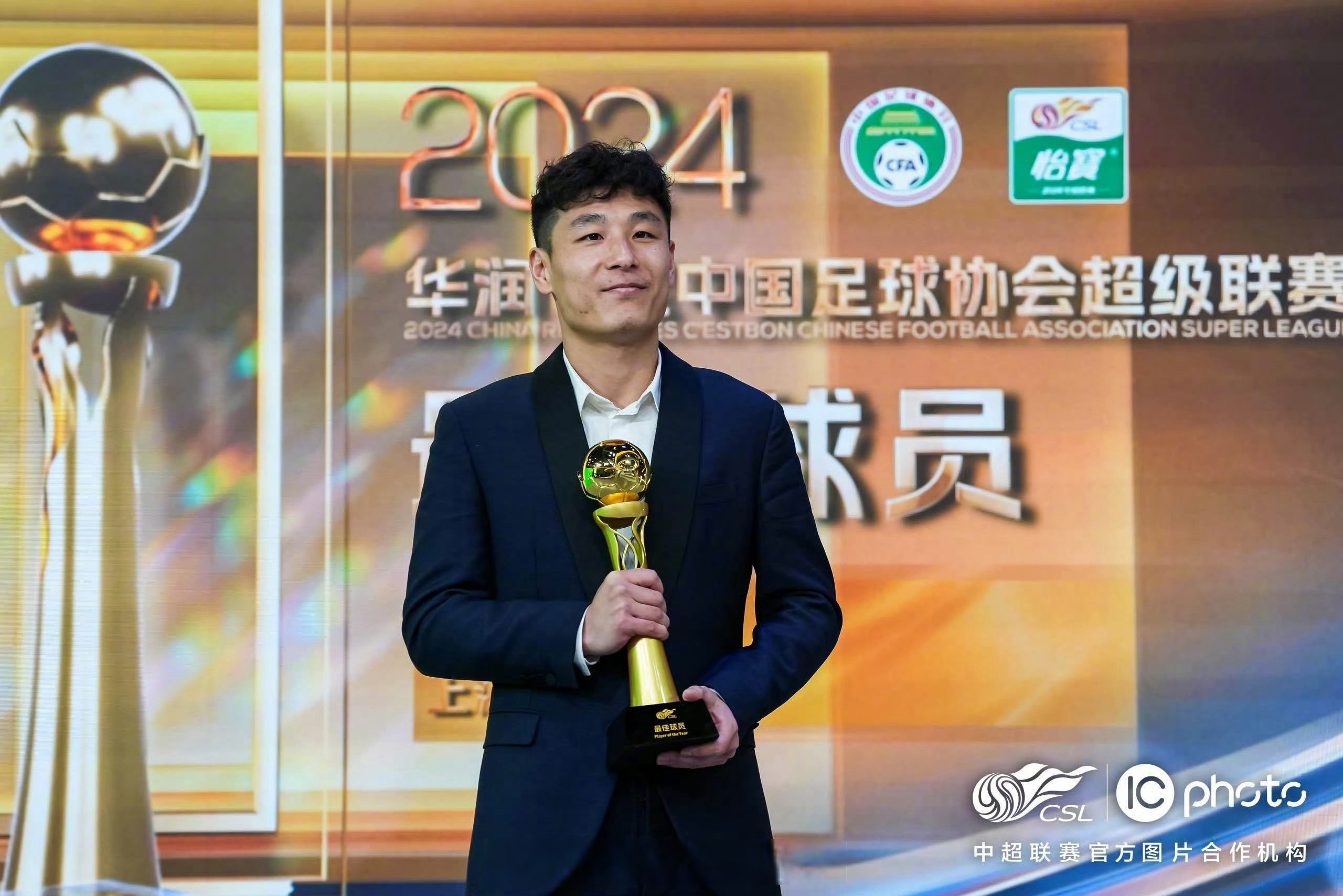 英雄-包含上海海港迎国王杯关键赛；今晚回应争议；底气十足；年轻球员得到机会的词条