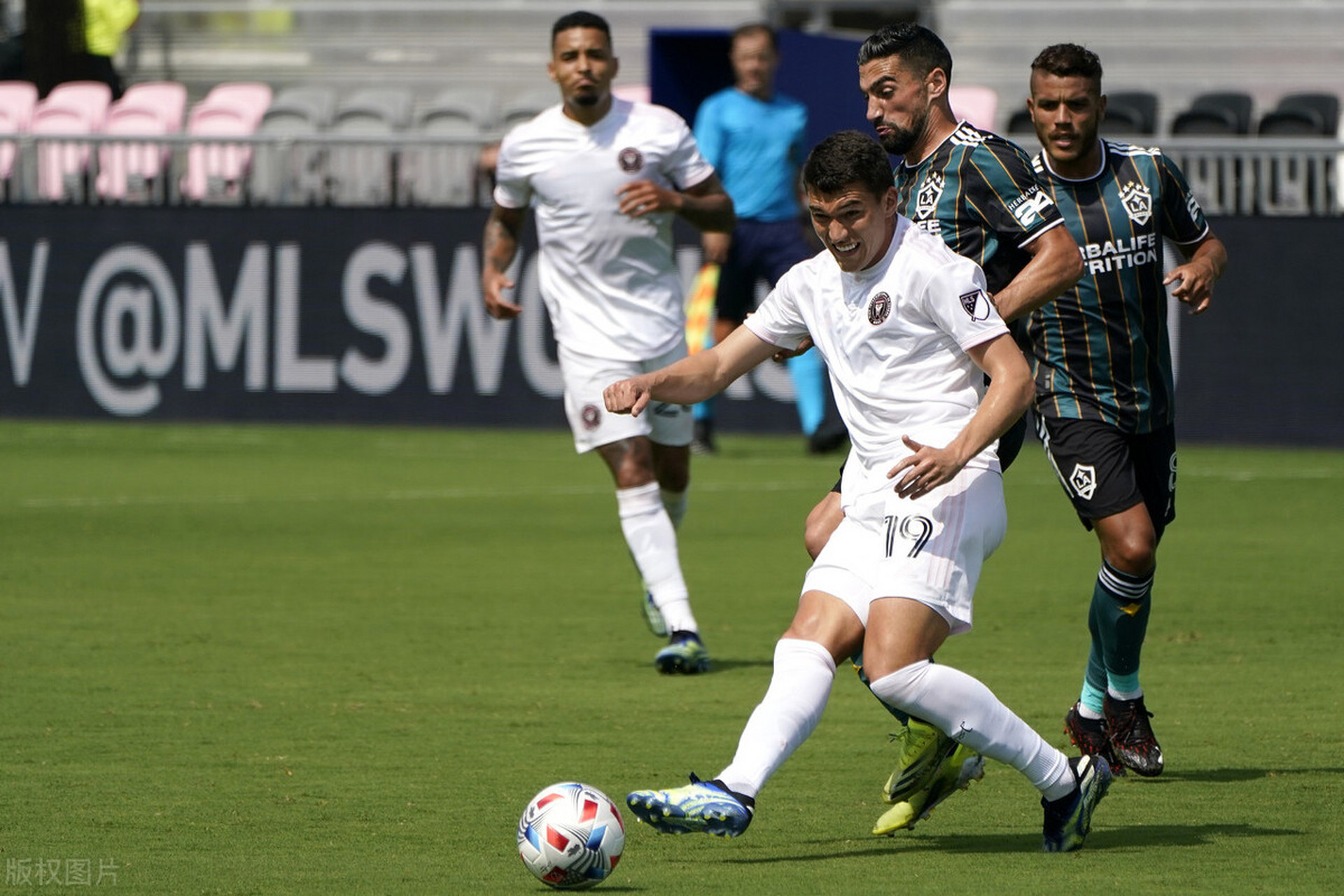 lol视频-关于里程碑夜埃因霍温主帅复盘；德甲赛后刷纪录；引发热议；团队化学反应显著的信息